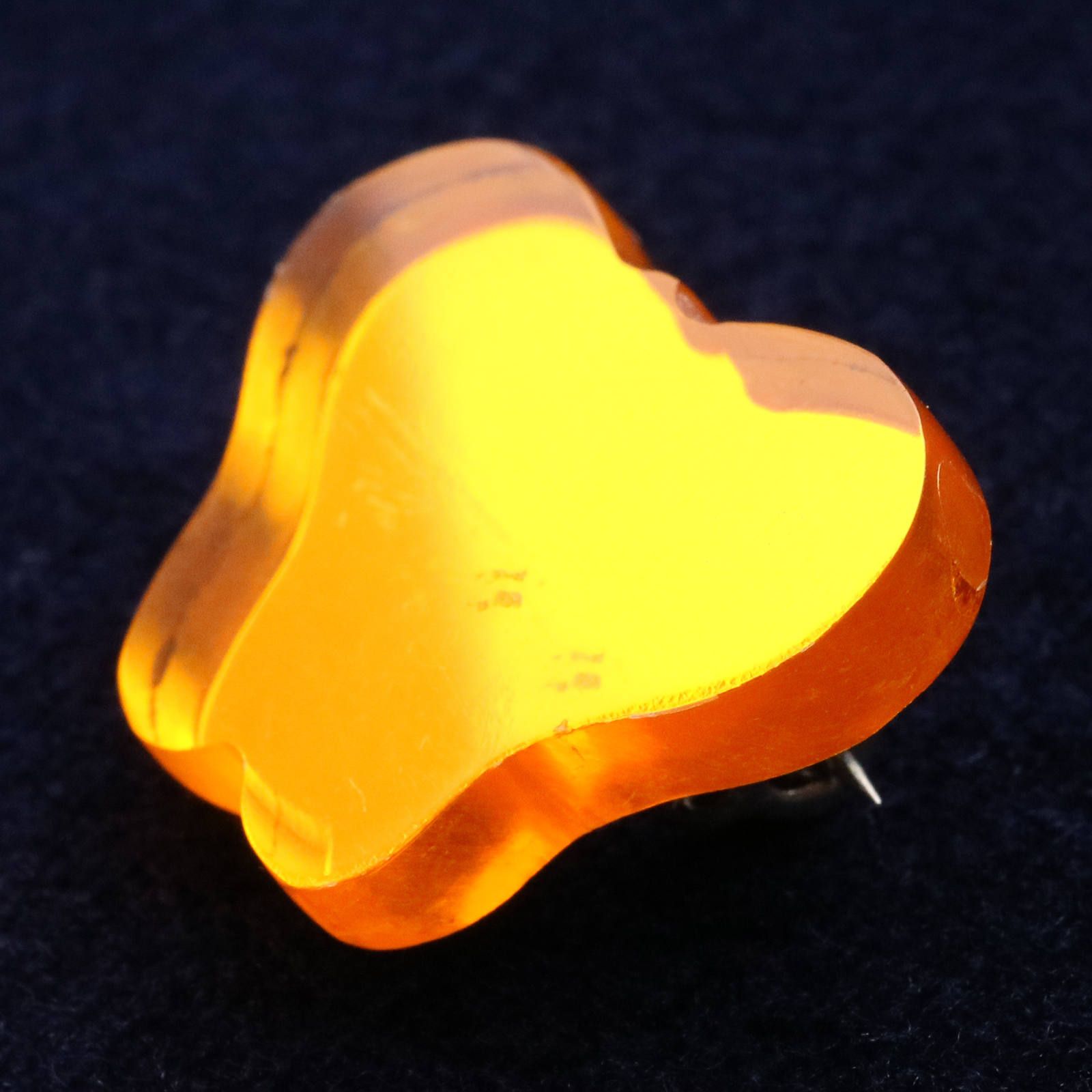 プラスチックブローチ「蝶シルエット」