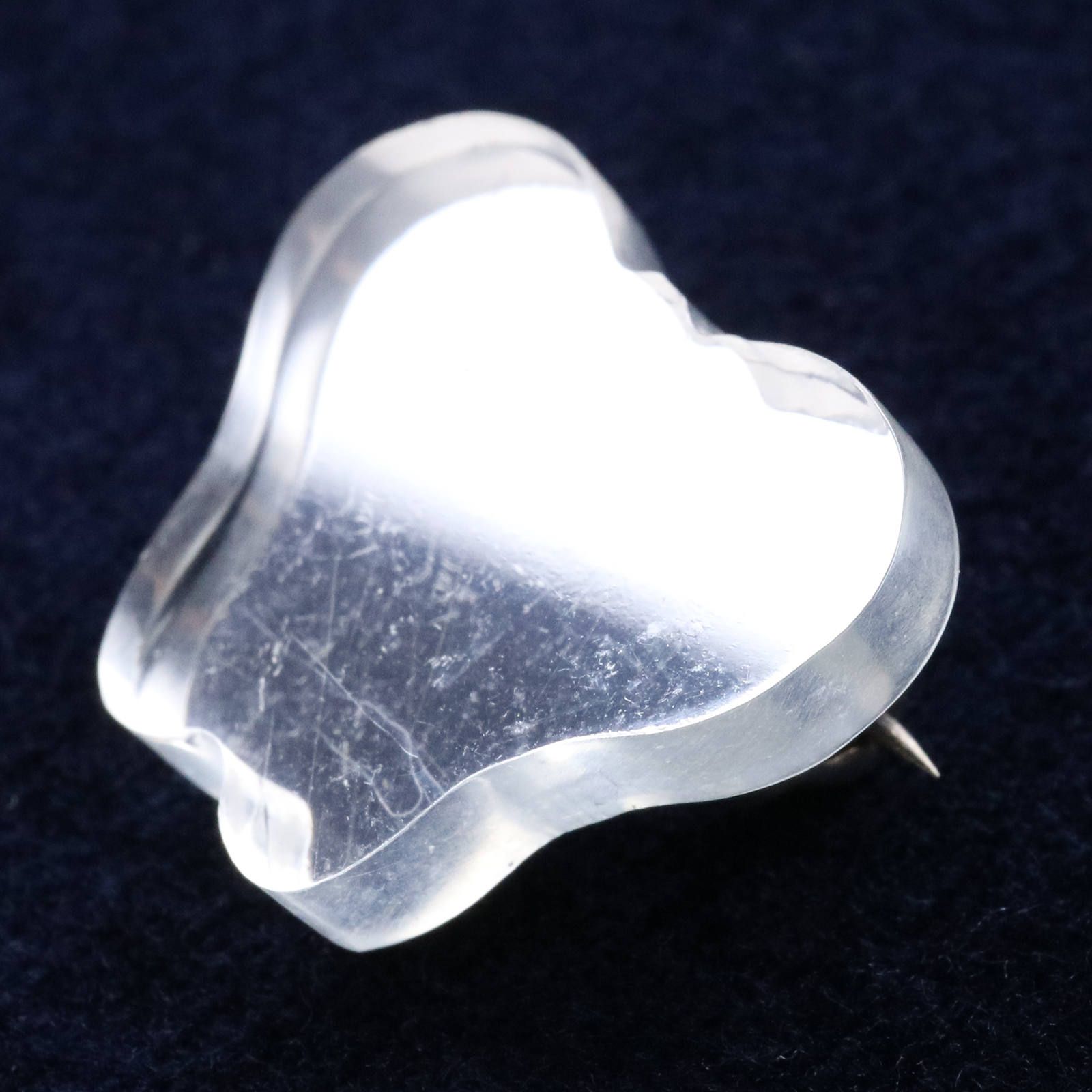 プラスチックブローチ「蝶シルエット」