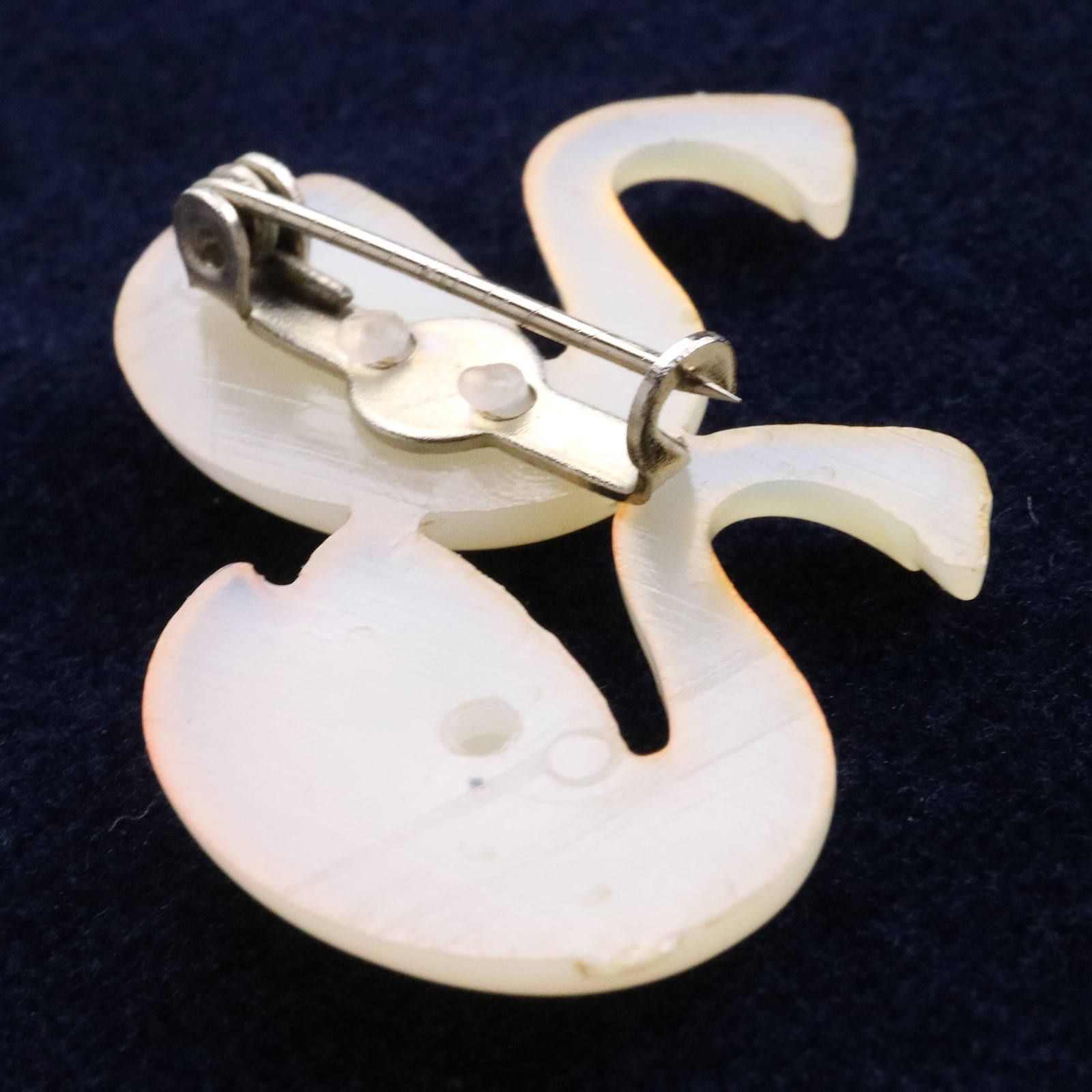プラスチックブローチ「白鳥」
