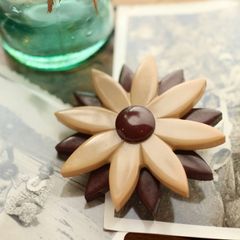 プラスチックブローチ「70'sフラワー」