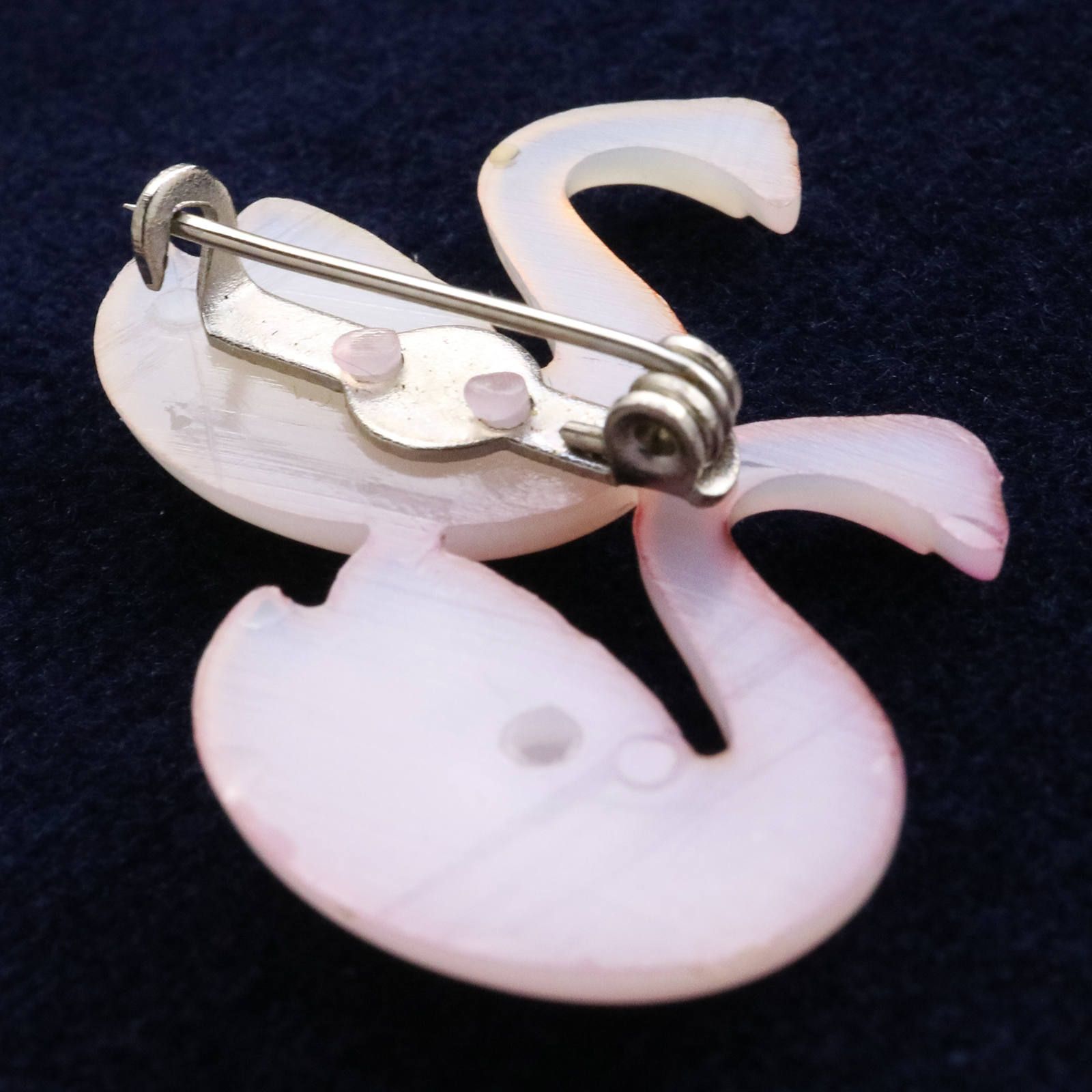 プラスチックブローチ「白鳥」