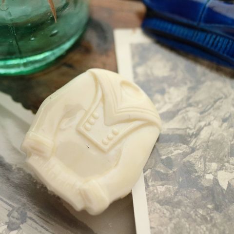 プラスチックブローチ「セーラ―服」