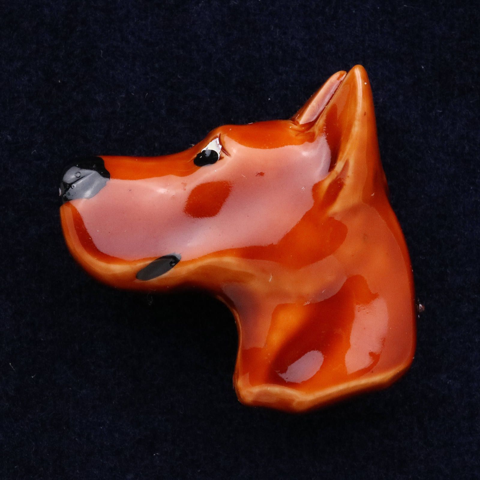 プラスチックブローチ「犬」