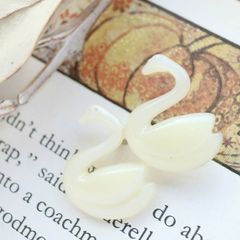 プラスチックブローチ「白鳥」