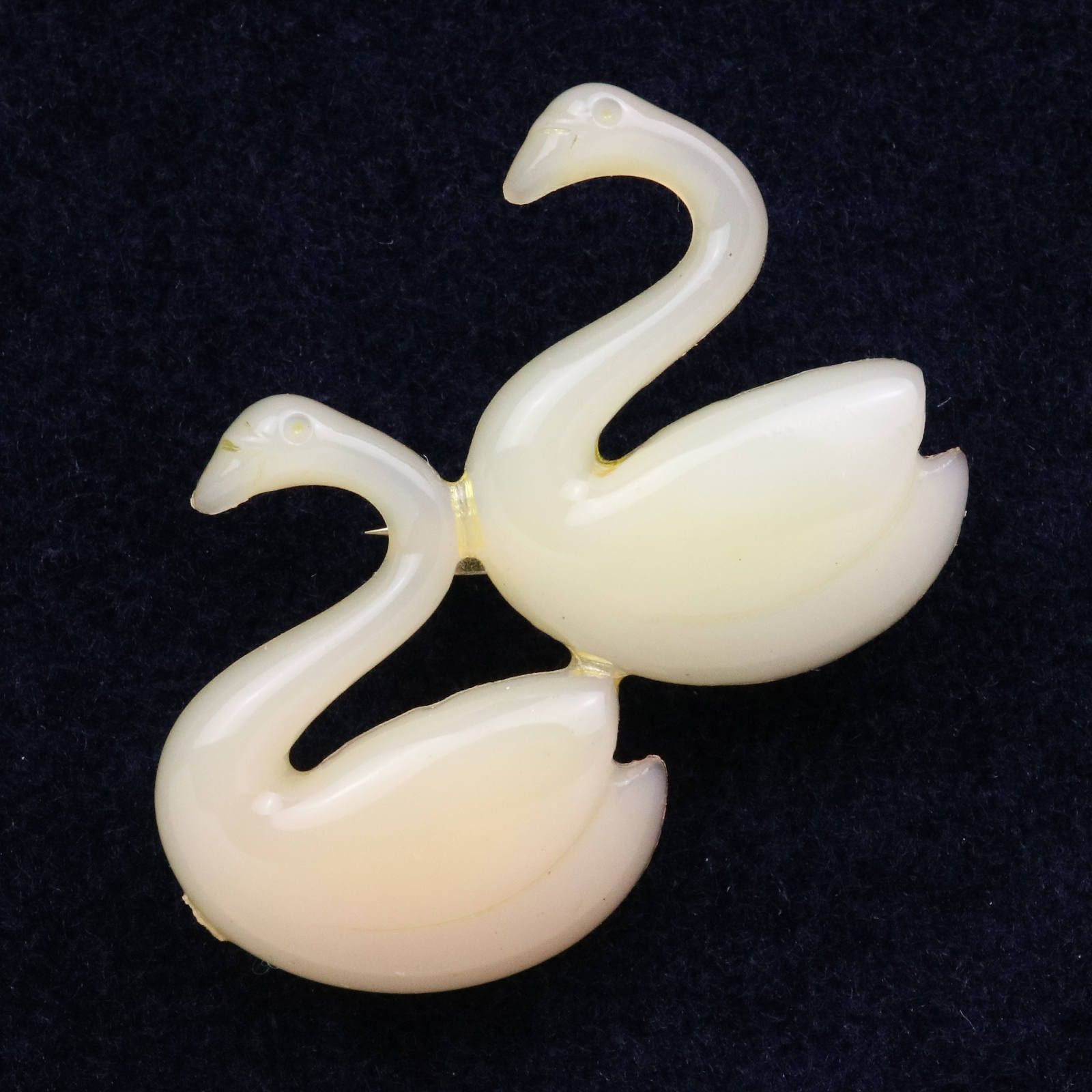 プラスチックブローチ「白鳥」