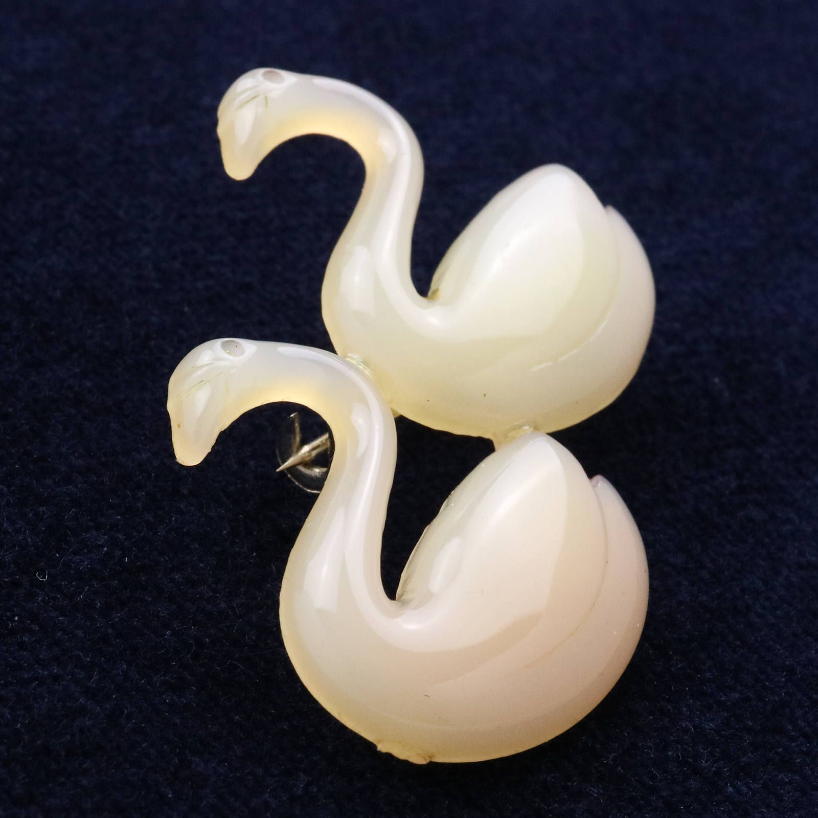 プラスチックブローチ「白鳥」