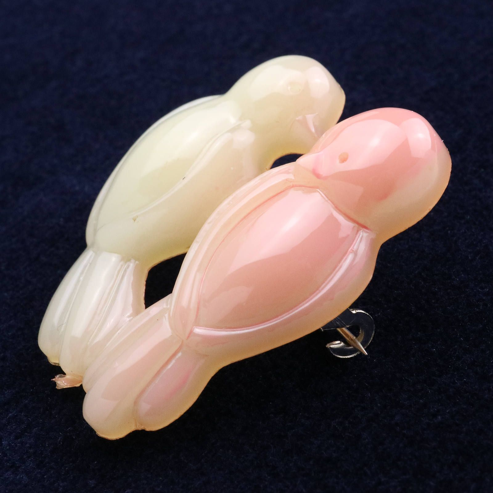 プラスチックブローチ「つがいの小鳥」