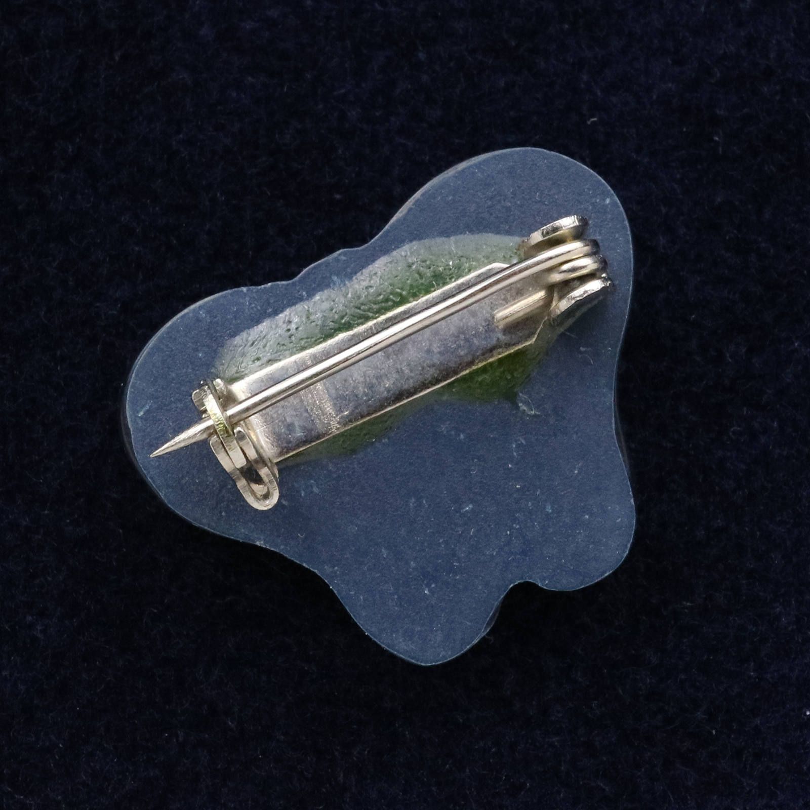 プラスチックブローチ「蝶シルエット」