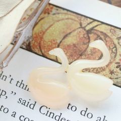 プラスチックブローチ「白鳥」