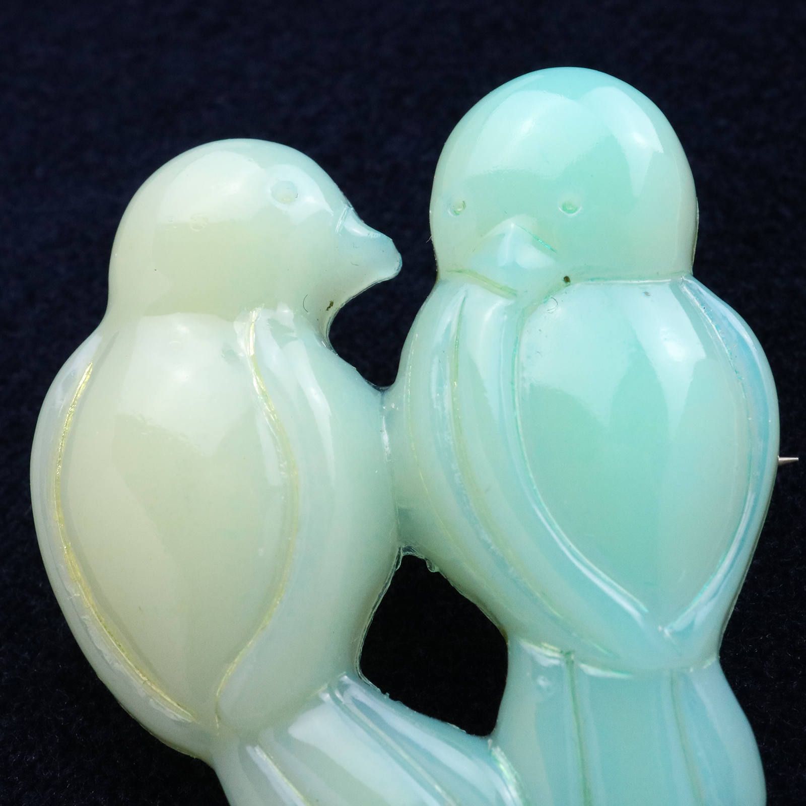 プラスチックブローチ「つがいの小鳥」