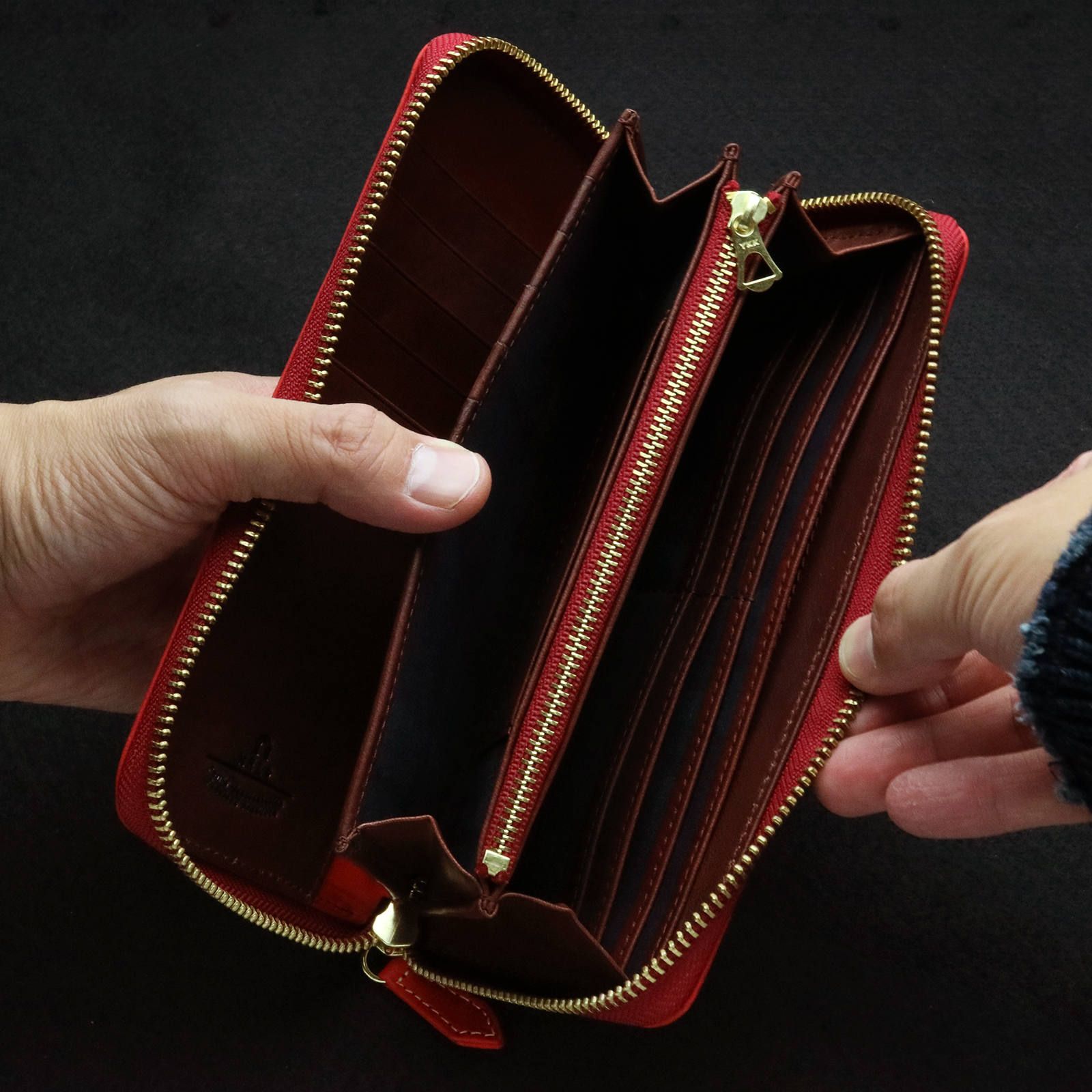 「PUEBRO」 ラウンドジップ長財布/レッド