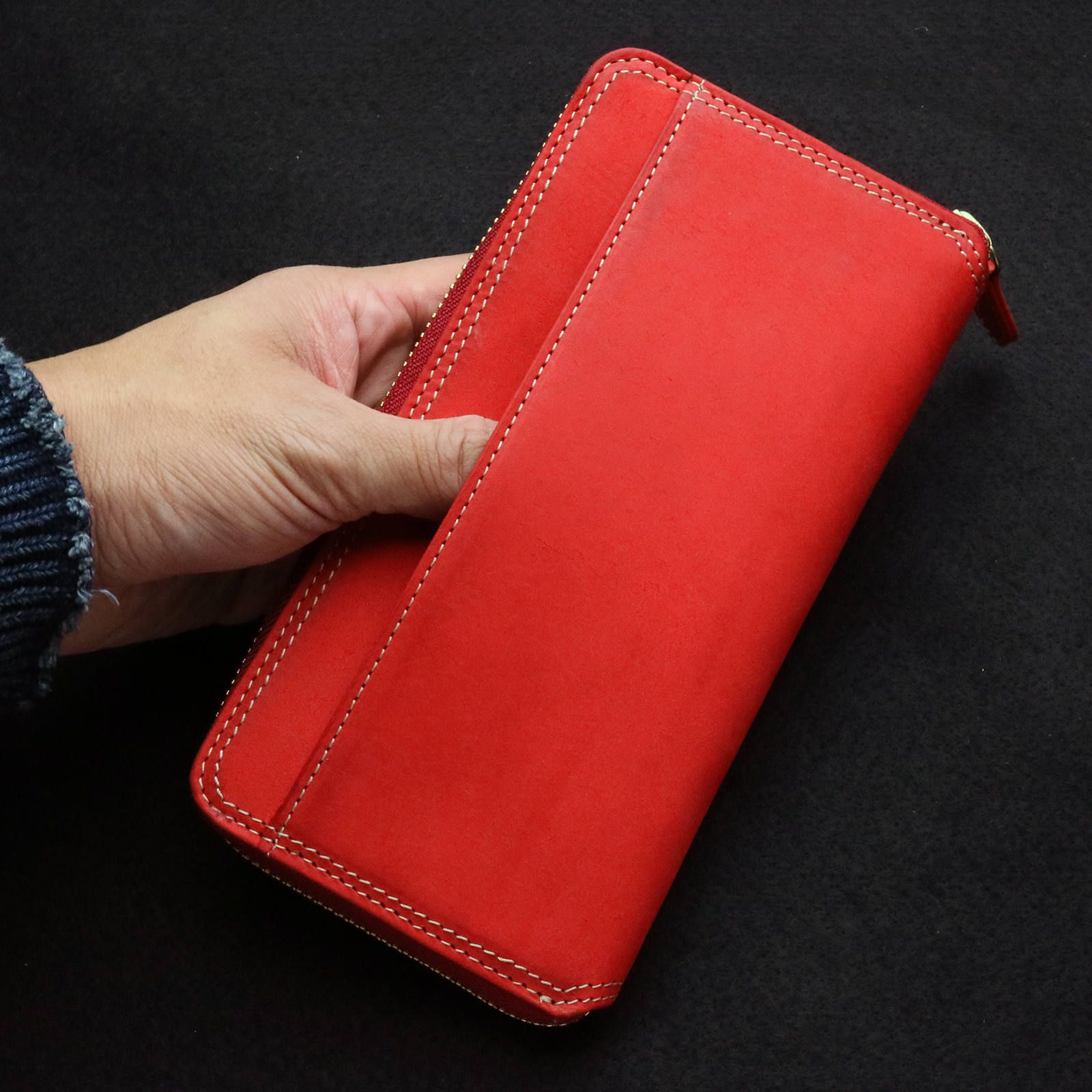 「PUEBRO」 ラウンドジップ長財布/レッド