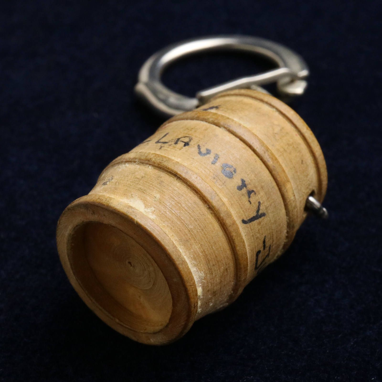 FERDINAND LAVIGNY JURA タル フレンチキーホルダー