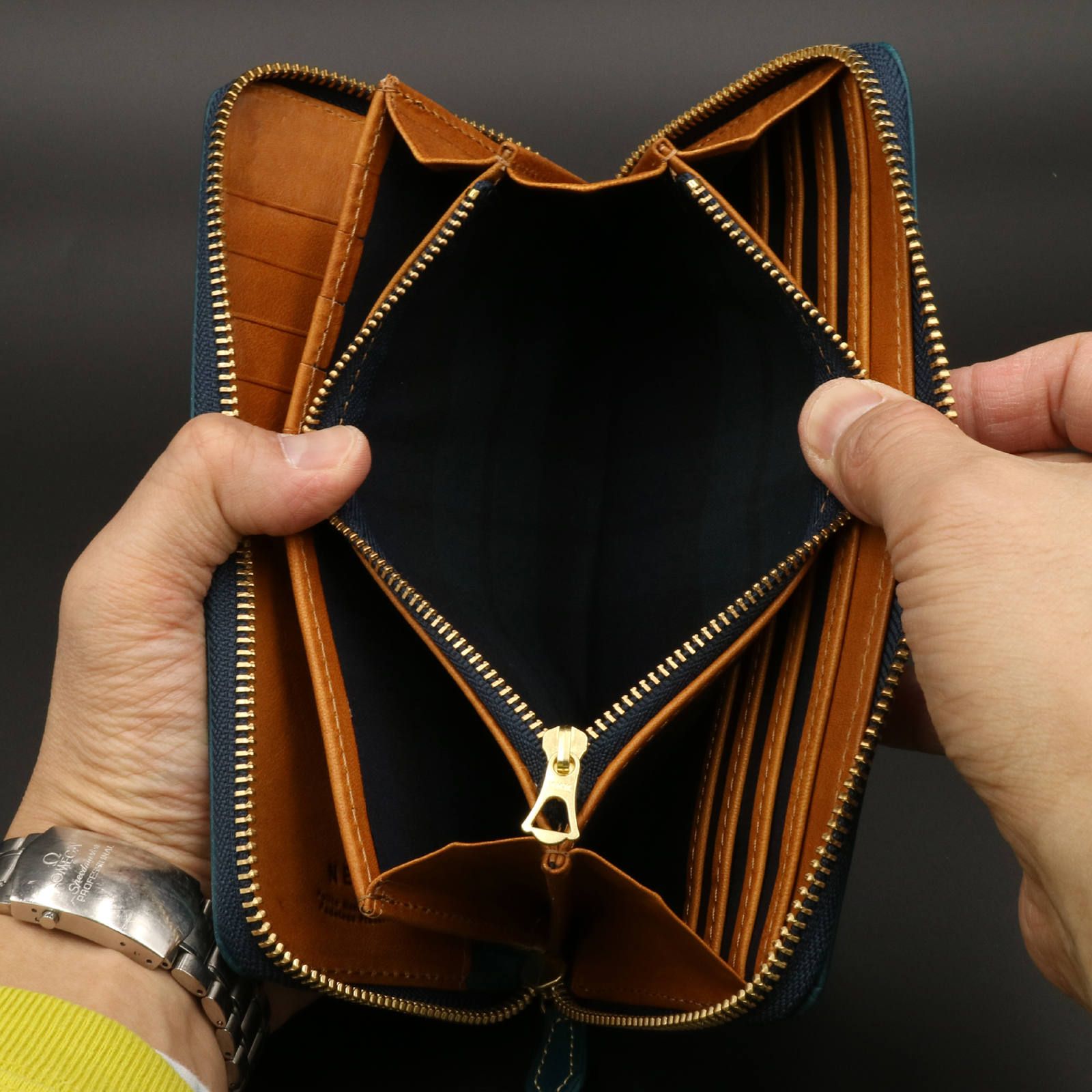 「PUEBRO」 ラウンドジップ長財布/ブルー