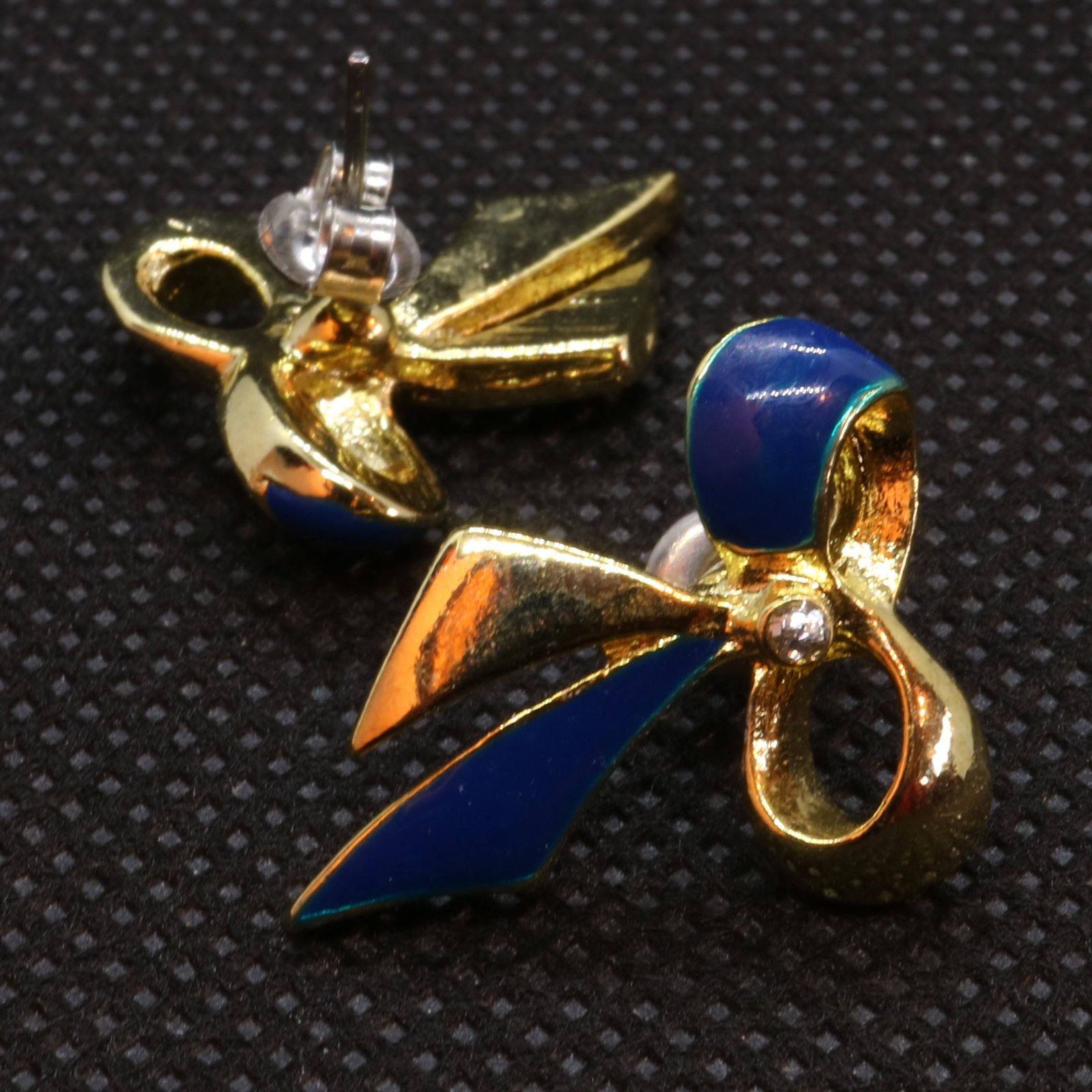 「メタルリボン」ピアス