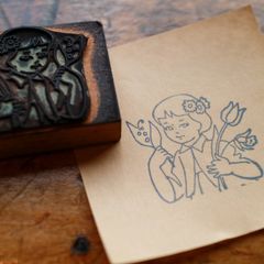 「お花を持った女の子」ヴィンテージスタンプ フランス50's