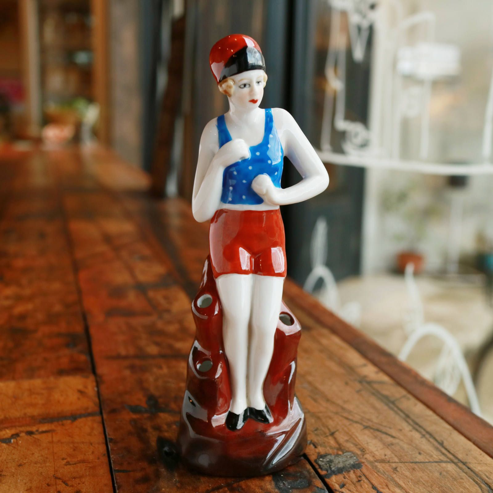 「べニューズ」 スタンド花器 磁器製の水着女性 フランス 1920s