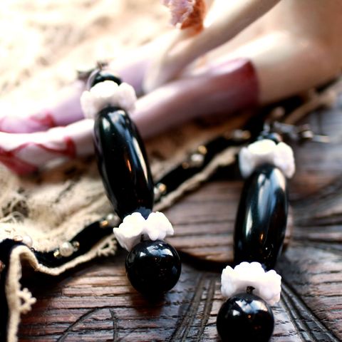 「ブラブラオーバル&ミニフラワー」ピアス