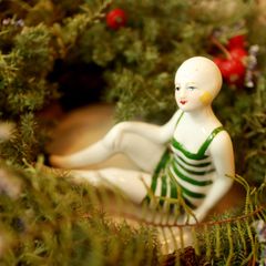 「べニューズ」 緑のしましま 磁器製の水着女性 フランス 1920s