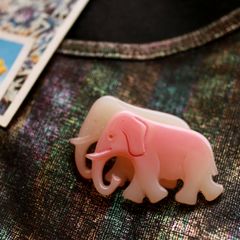 「グラデーションゾウ」ブローチ フランス