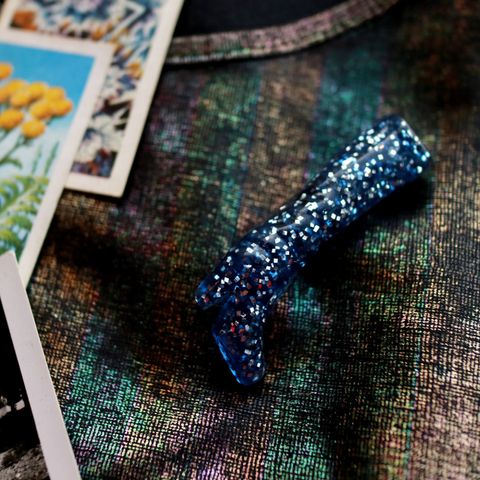 「ラメロングブーツ」ブローチ フランス