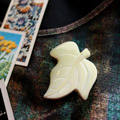「グラデーション矛型葉」ブローチ フランス