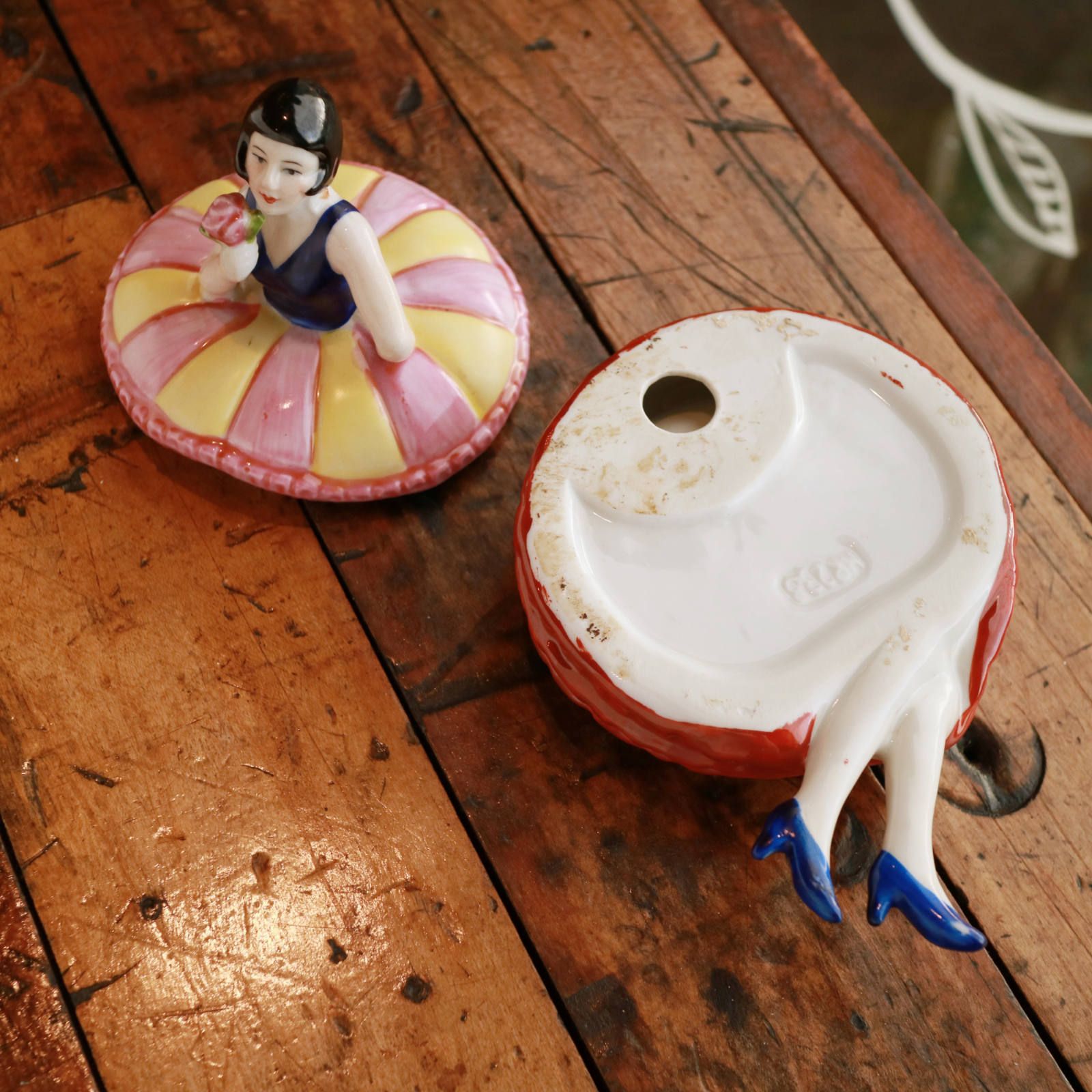 「べニューズ」 ふんわりスカート小物入れ 磁器製の水着女性 フランス 1920s