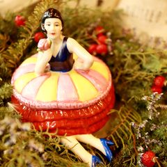 「べニューズ」 ふんわりスカート小物入れ 磁器製の水着女性 フランス 1920s