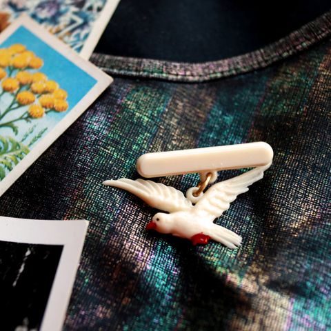 「羽ばたく鳥」ブローチ フランス
