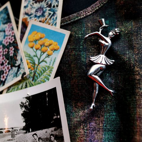 「シルクハットと踊り子」ブローチ フランス