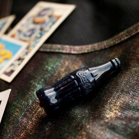 「コカ・コーラ小」ブローチ フランス