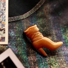 「ヒールブーツ」ブローチ フランス