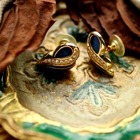 「エナメル&ラインストーンリーフ」ピアス フランス