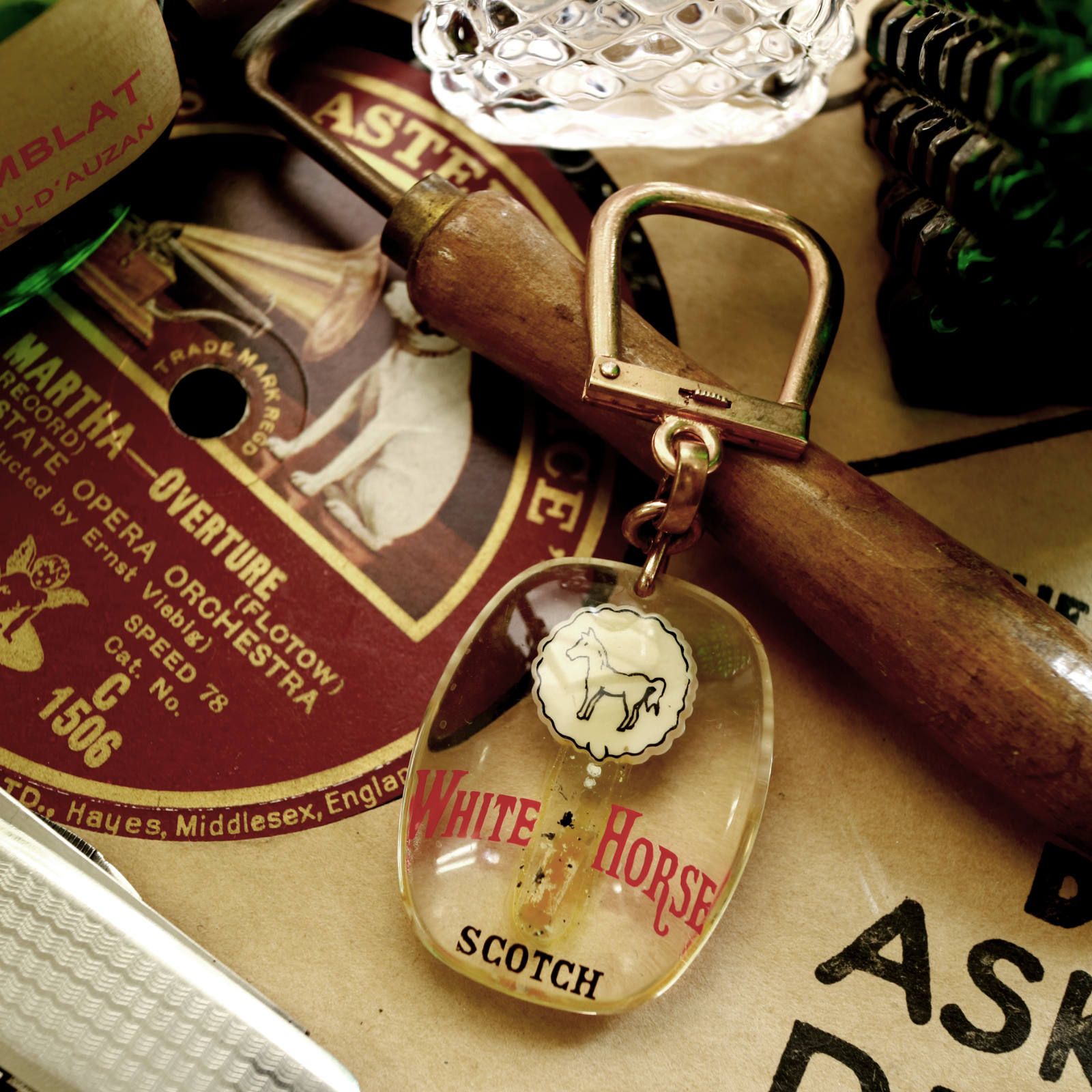 SCOTCH WHITE HORSE スコッチ ホワイトホース ブルボンキーホルダー