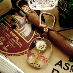 SCOTCH WHITE HORSE スコッチ ホワイトホース ブルボンキーホルダー
