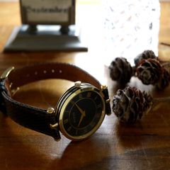 「シェリーライン」VINTAGE WATCH GOLDxBLACK DIAL 【GUCCI】 1980~90's メンズ