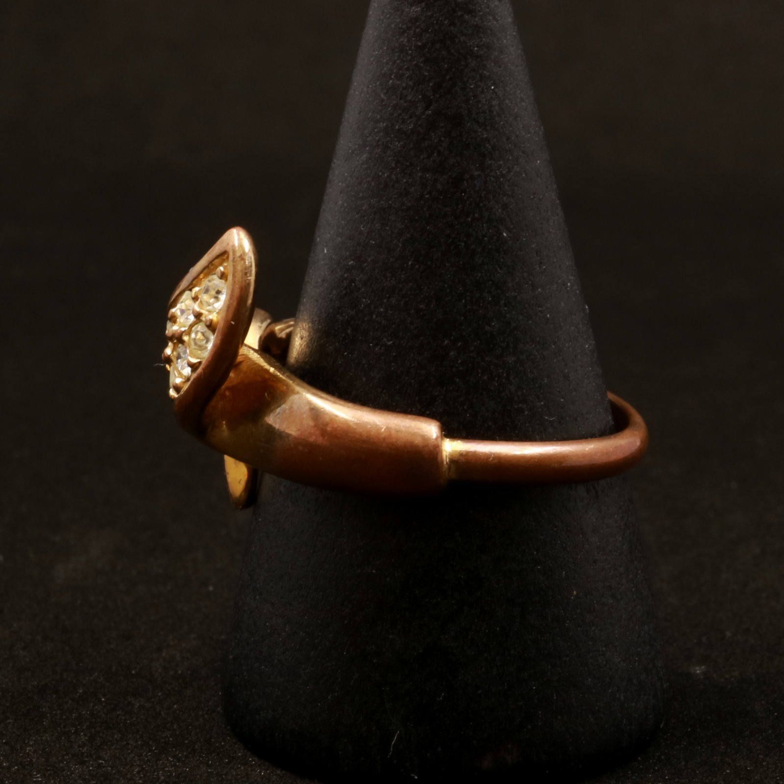 「ラインストーンリーフ」リング フランス