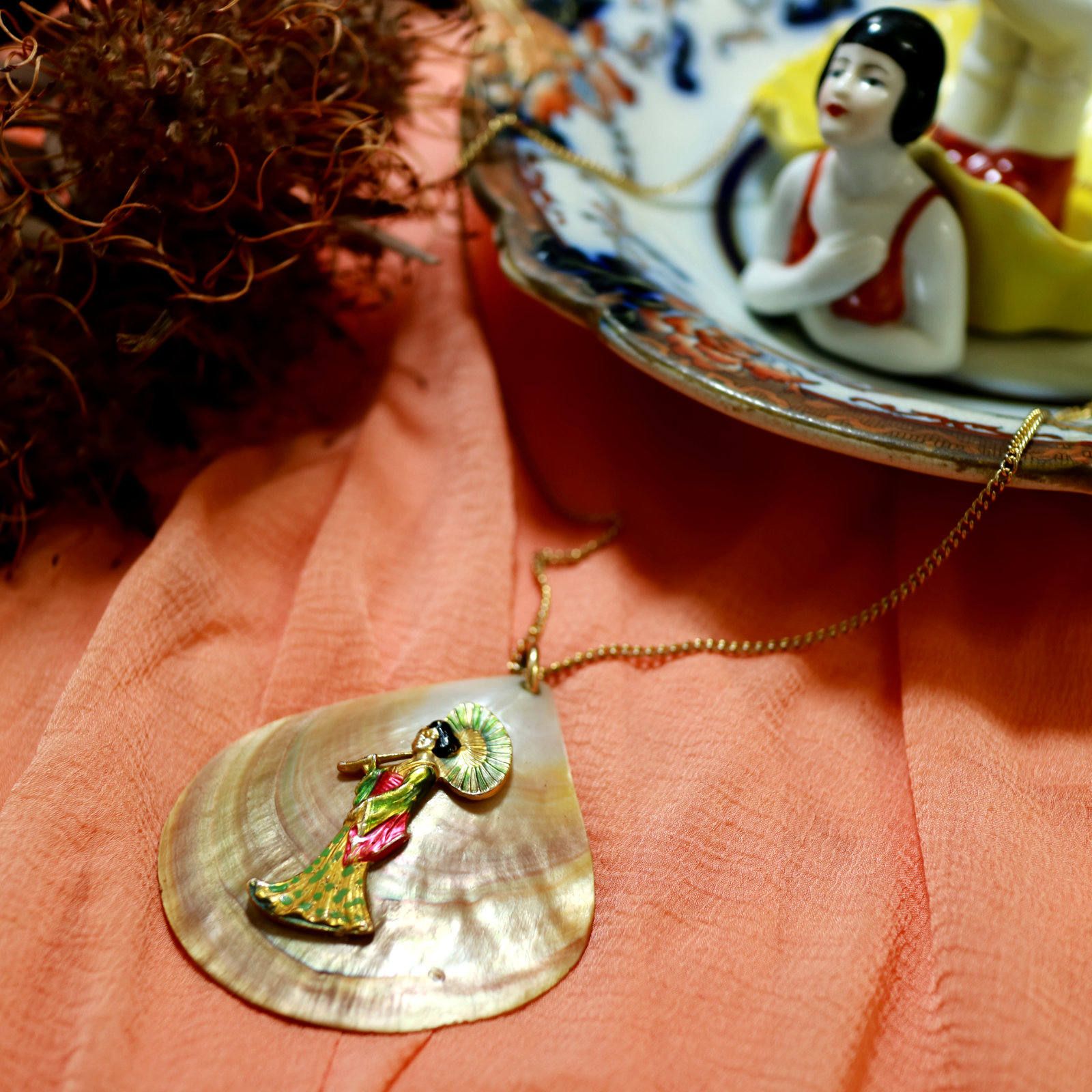 「70sシエルペンダント芸者モチーフ」ネックレス フランス