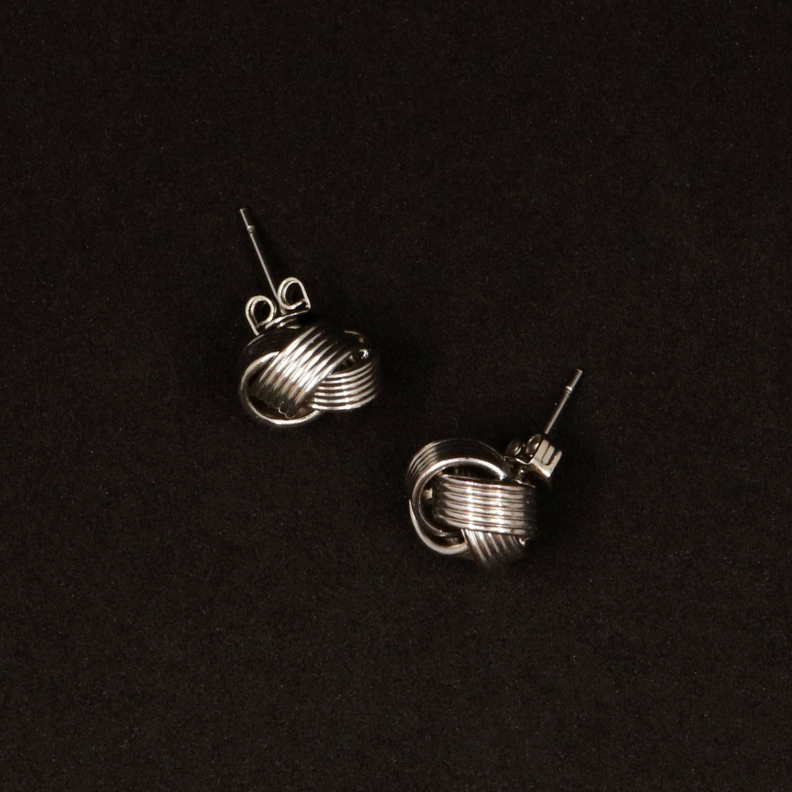 「メタルノット」ピアス フランス