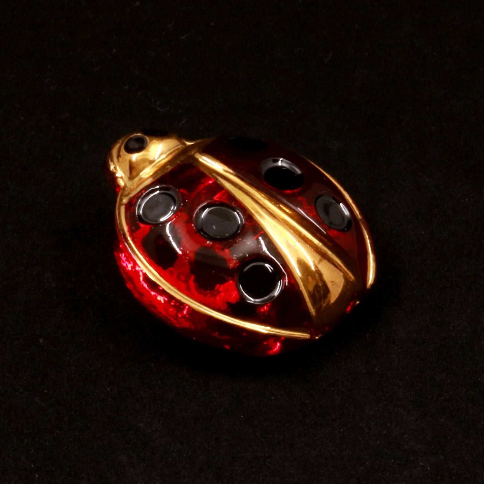 「レディバグ」チェコヴィンテージガラスボタン