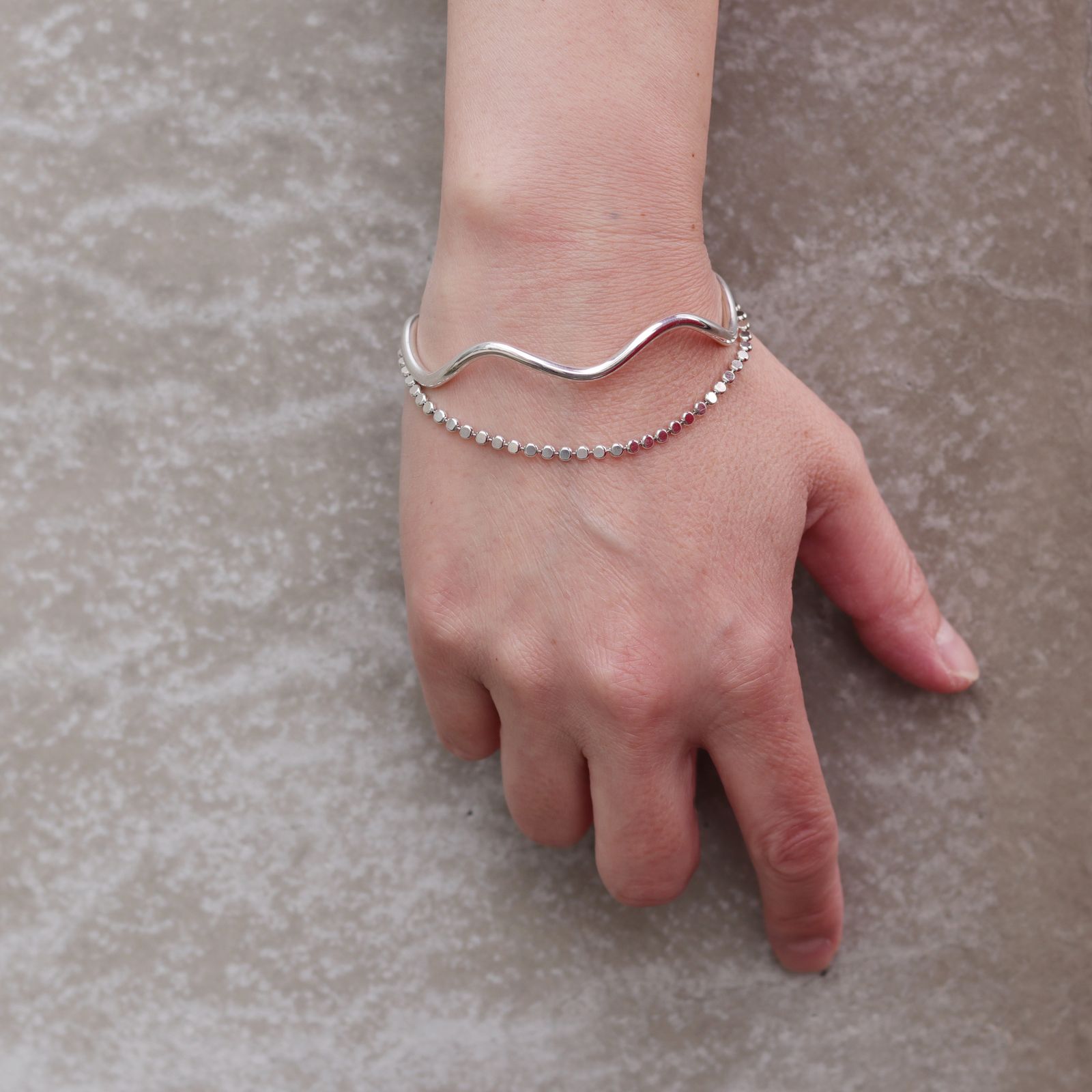 「WAVE&CHAIN CUFF BRACELET」ブレスレット
