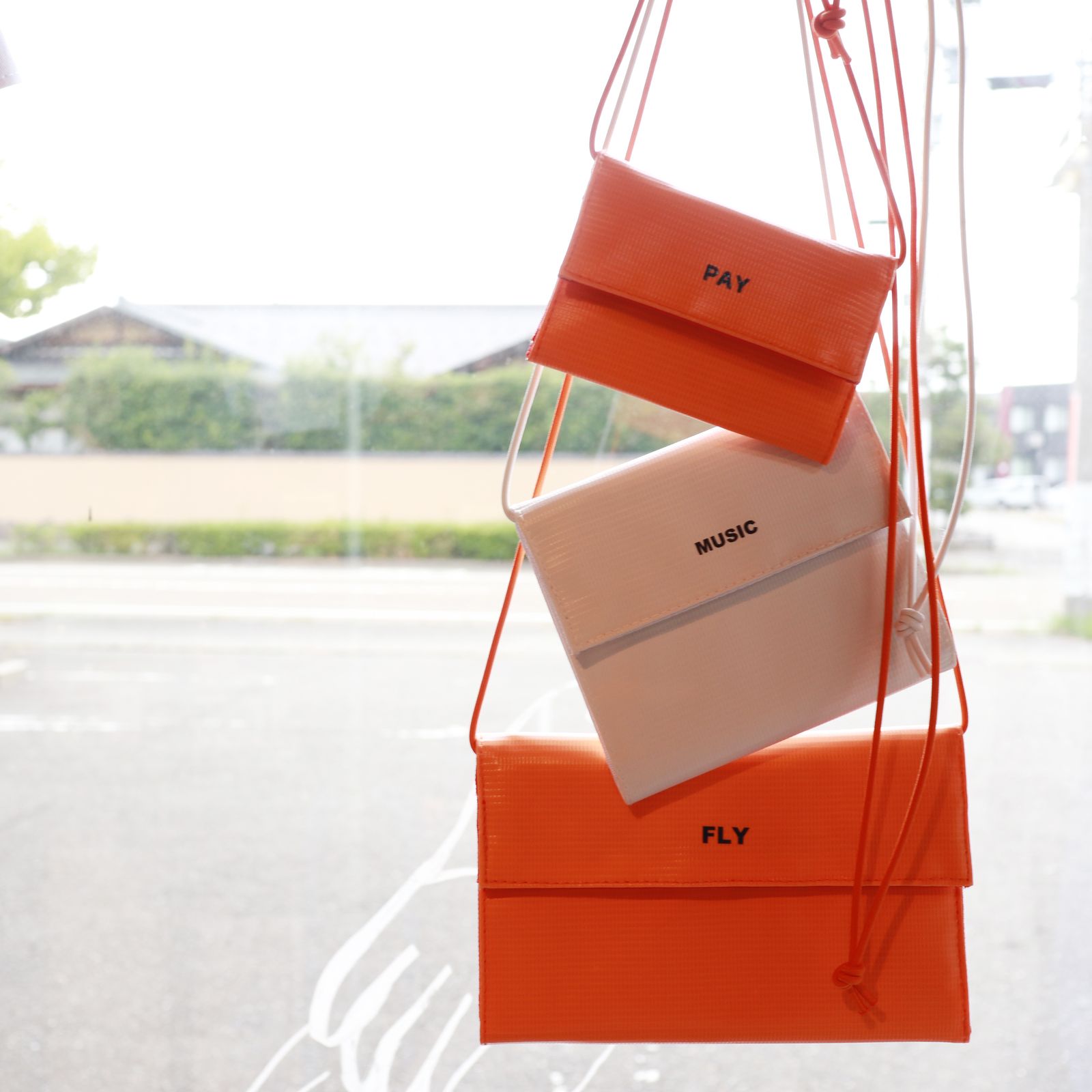 「FLY Long Wallet」ショルダーウォレットXL ホワイト