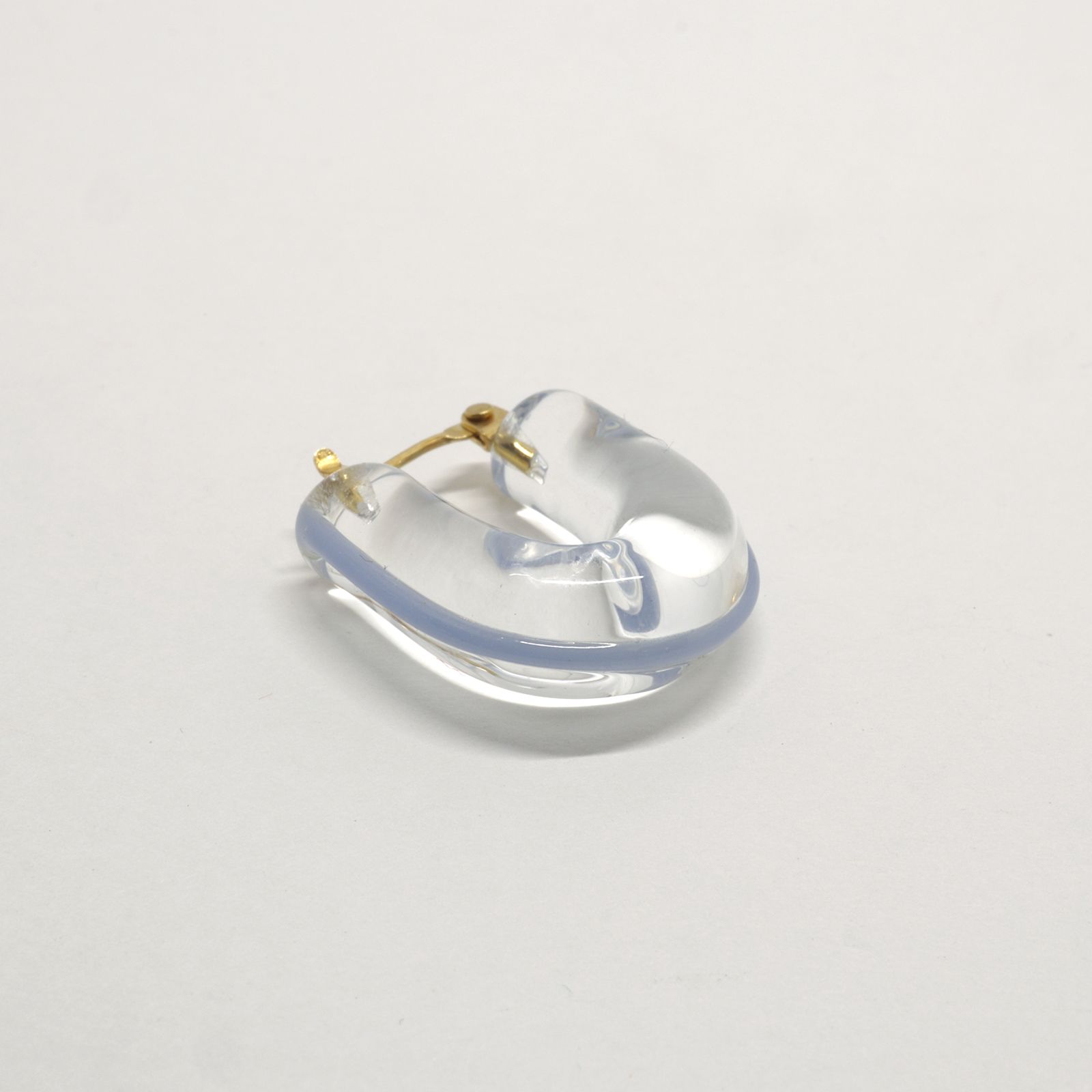 「Glass Hoop “U" LINE」ピアス（片耳） ブルー