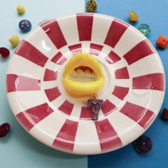 「LIP7ラインストーン」ブローチ