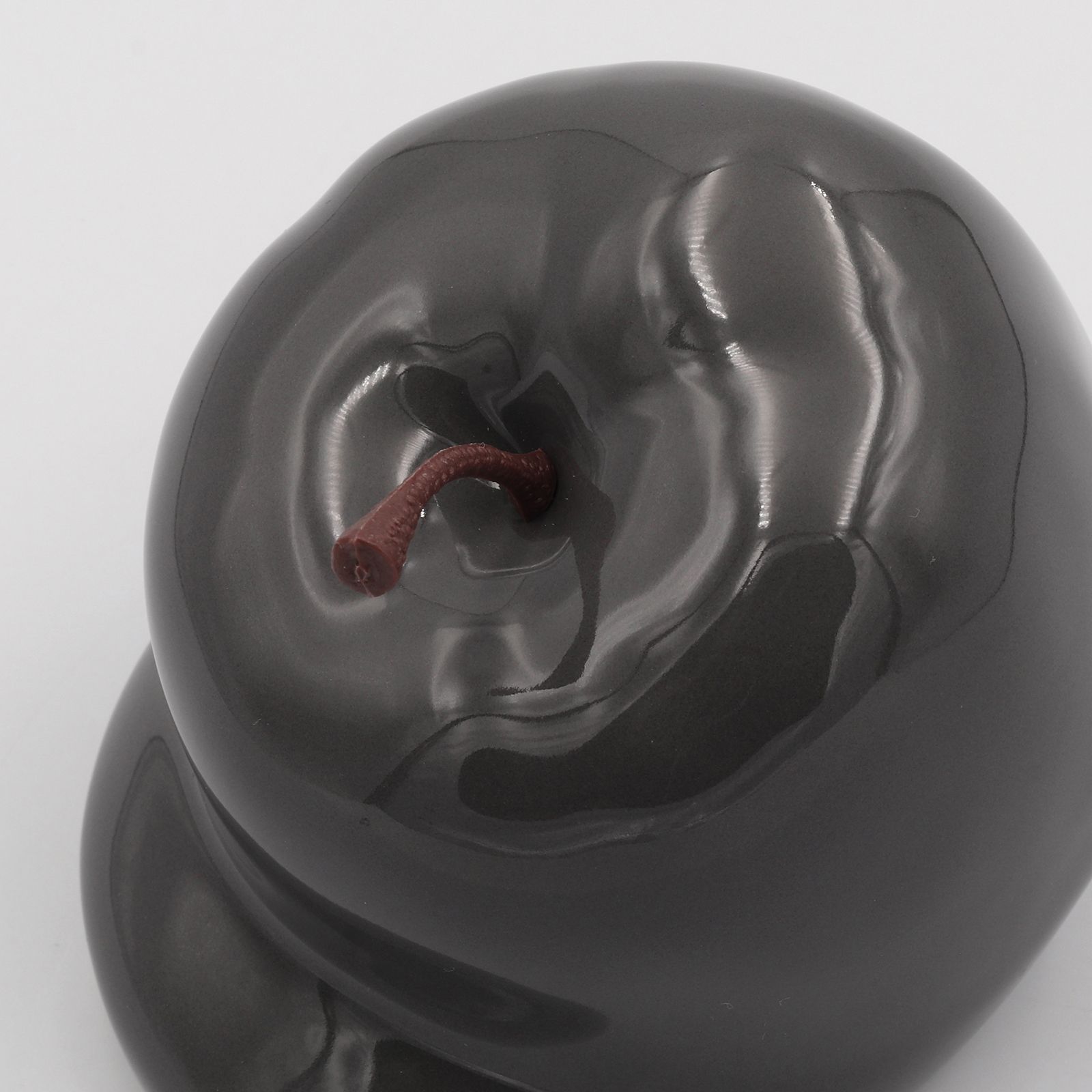 「ROBBEN ASH GRAY」溶けたリンゴのオブジェ