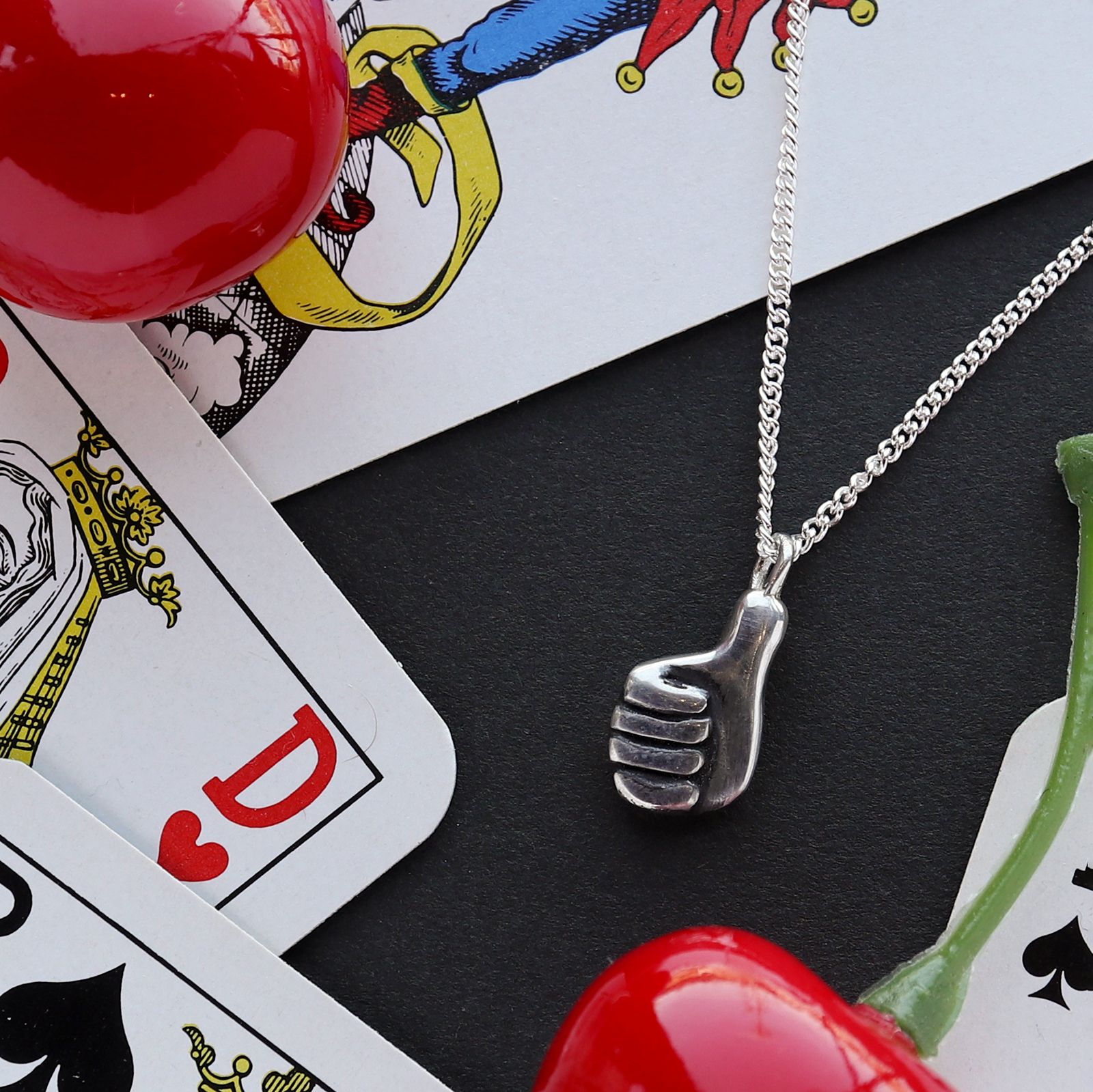 「Thumbs Up Necklace」ネックレス