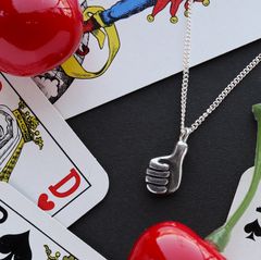 「Thumbs Up Necklace」ネックレス