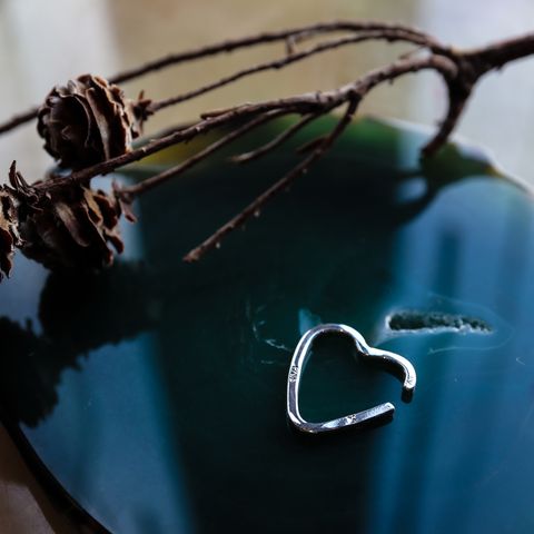「SHAPES HEART MINICUFF」イヤーカフ