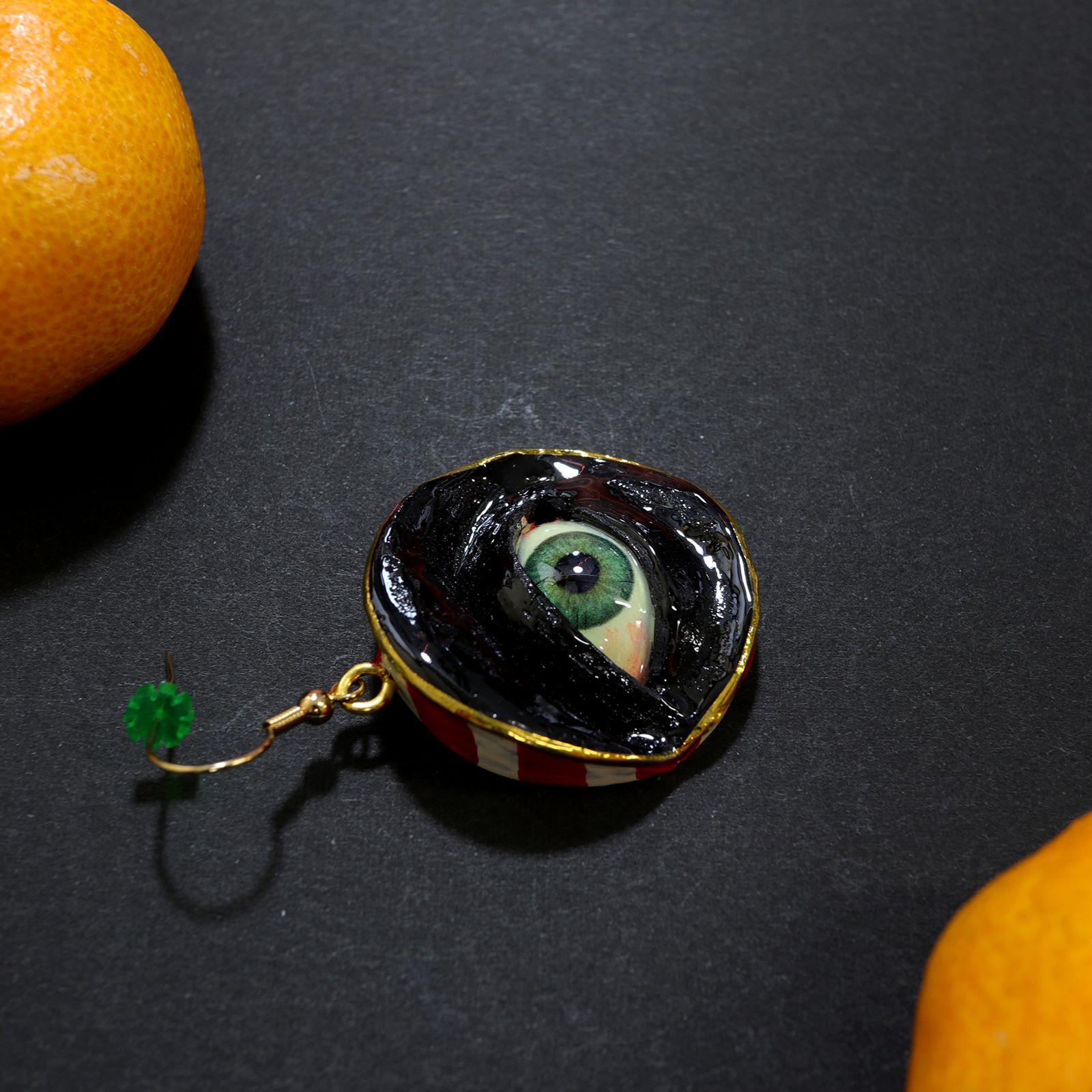「目」ピアス（片耳） レッド×ブラックB