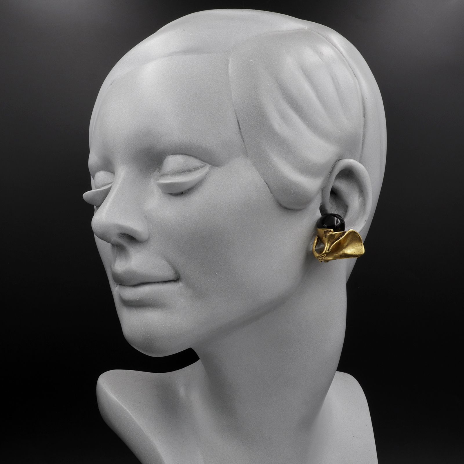 「ブラックブルーム」イヤリング ヨーロッパ